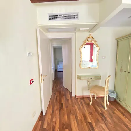 Palazzina Sconta * Venice